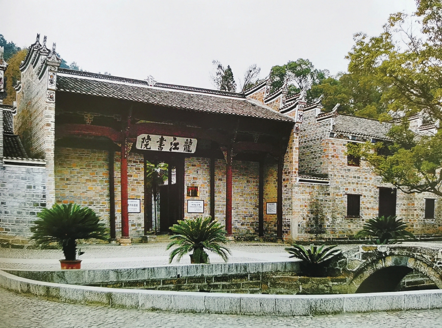 6969龙江书院位于江西省井冈山市龙市镇,背踞五虎岭,面临龙江河